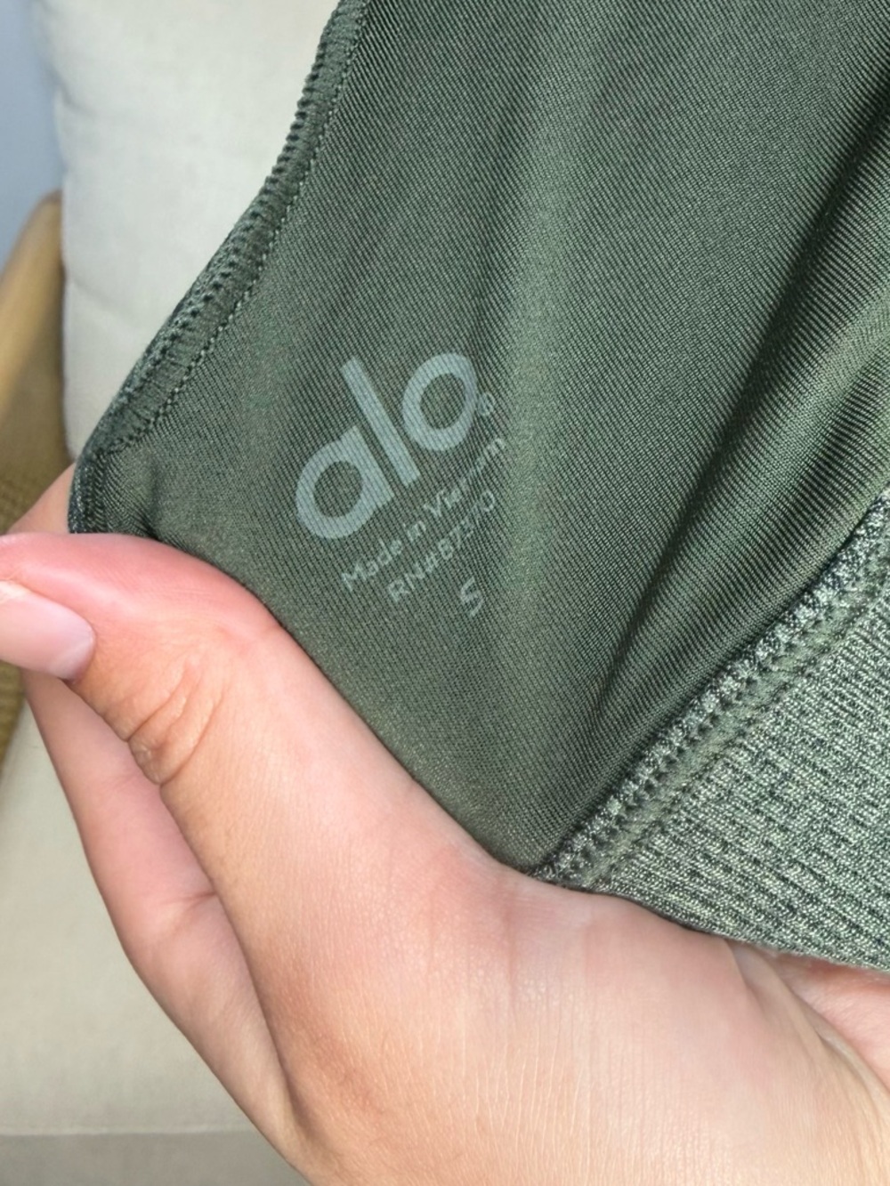 Alo Yoga Alosoft Lavish Sports Bra Size small - Picture 5 of 5